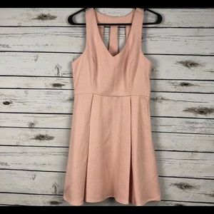 ✨ NEW Love Riche medium pastel pink v-neck dress